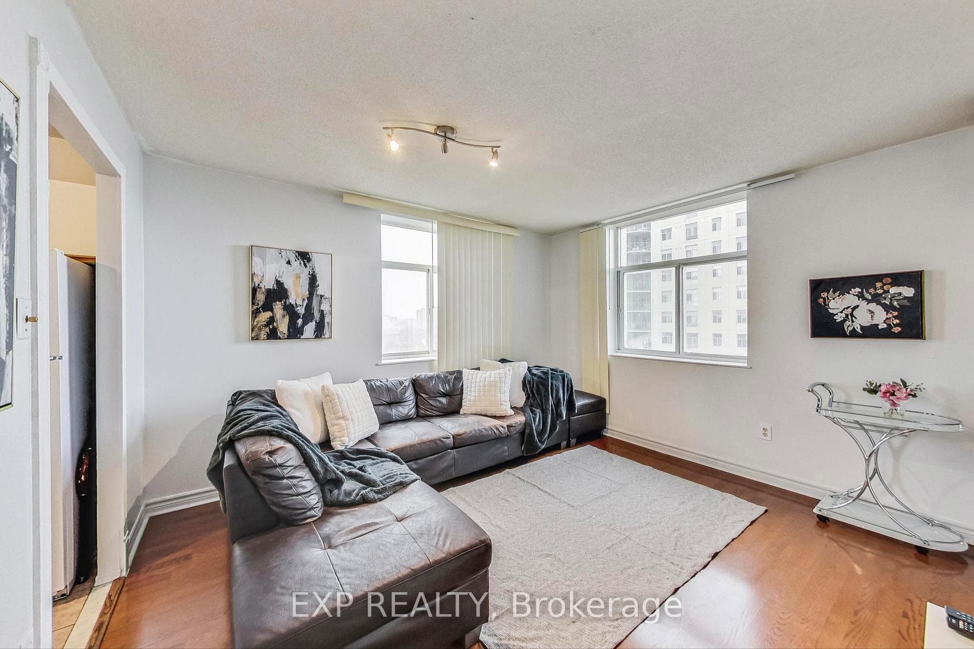 3559 Eglinton Avenue Unit 810 photo 5