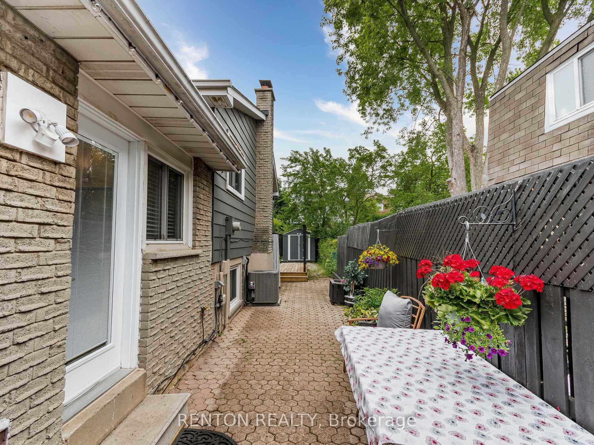 3285 Hornbeam Crescent photo 30