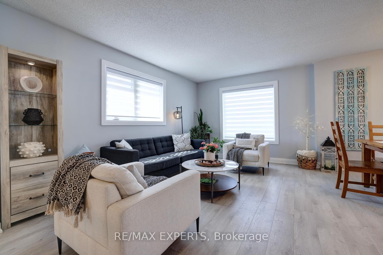 72 Donald Crescent photo 3