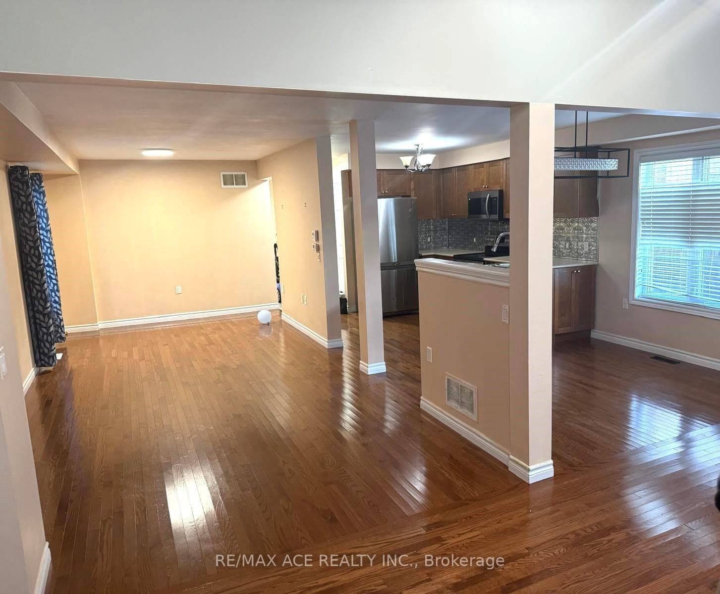 1337 Wadebridge Crescent photo 4