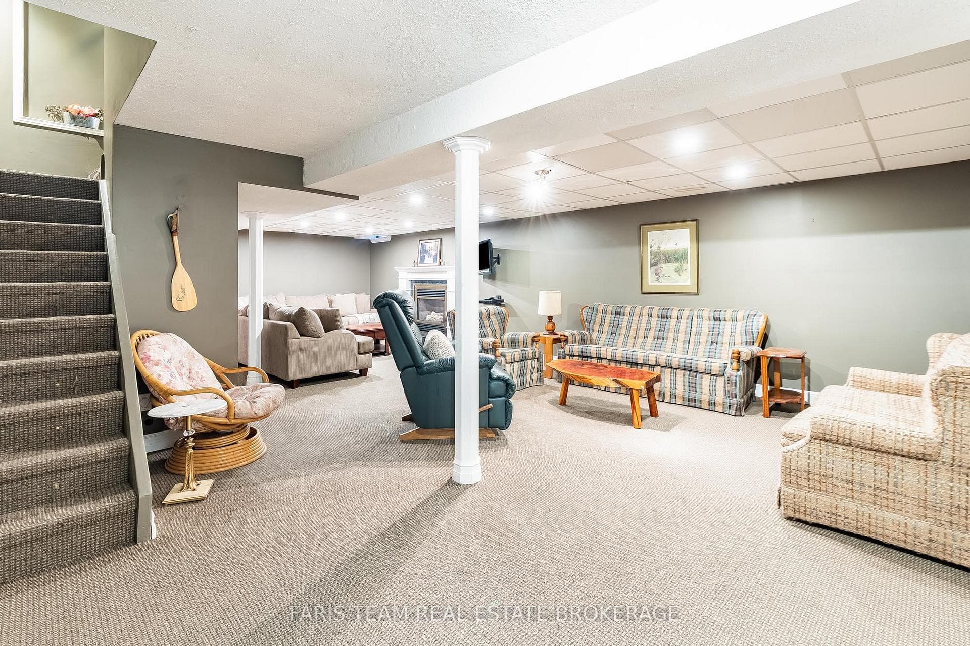 363 Grenville Avenue photo 33
