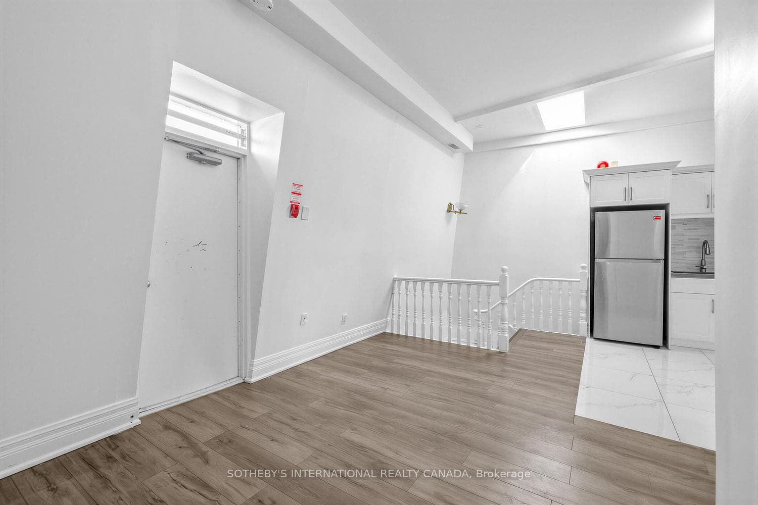 212 Carlton Street Unit 3 photo 11