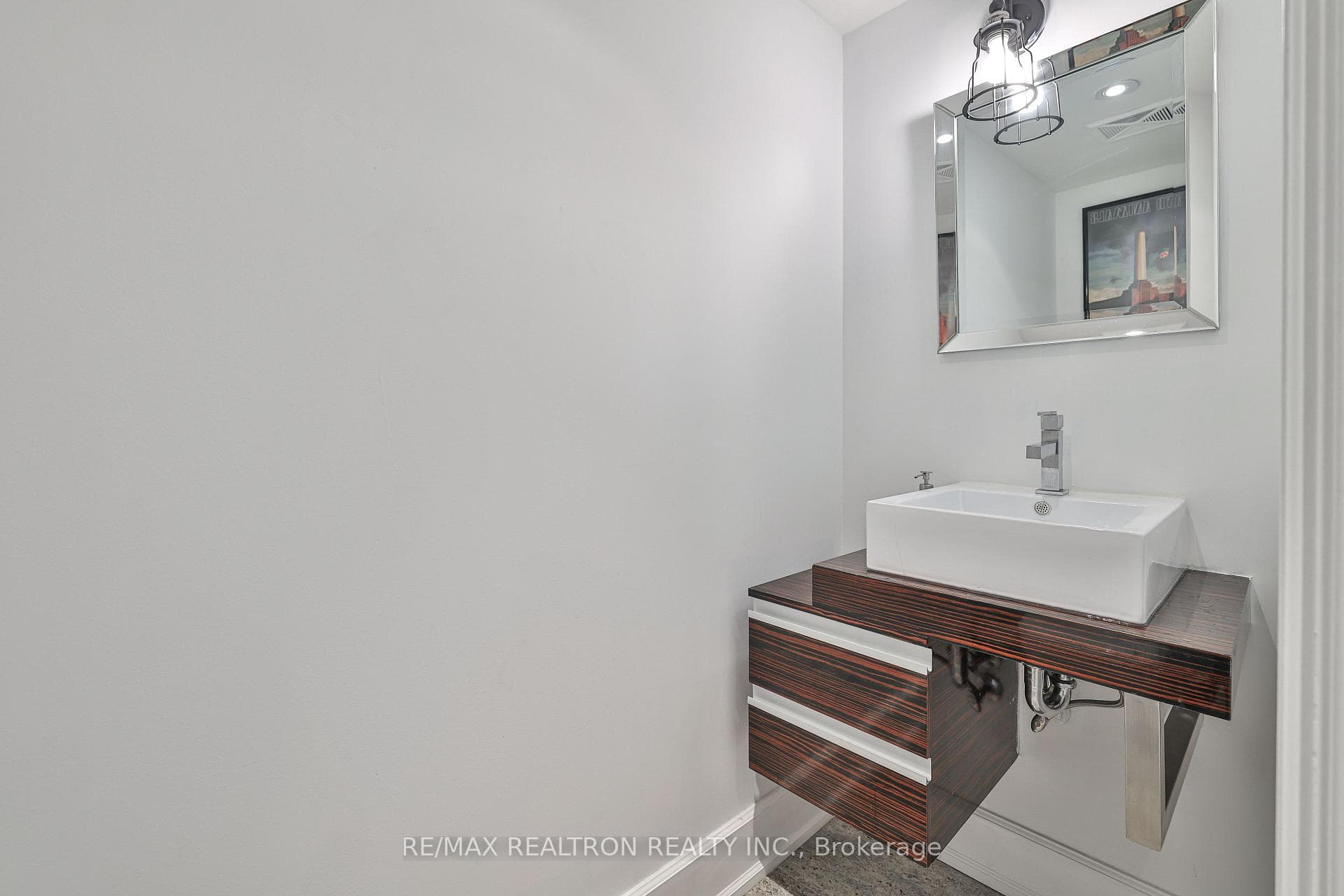 676 Sheppard Avenue Unit 307 photo 18
