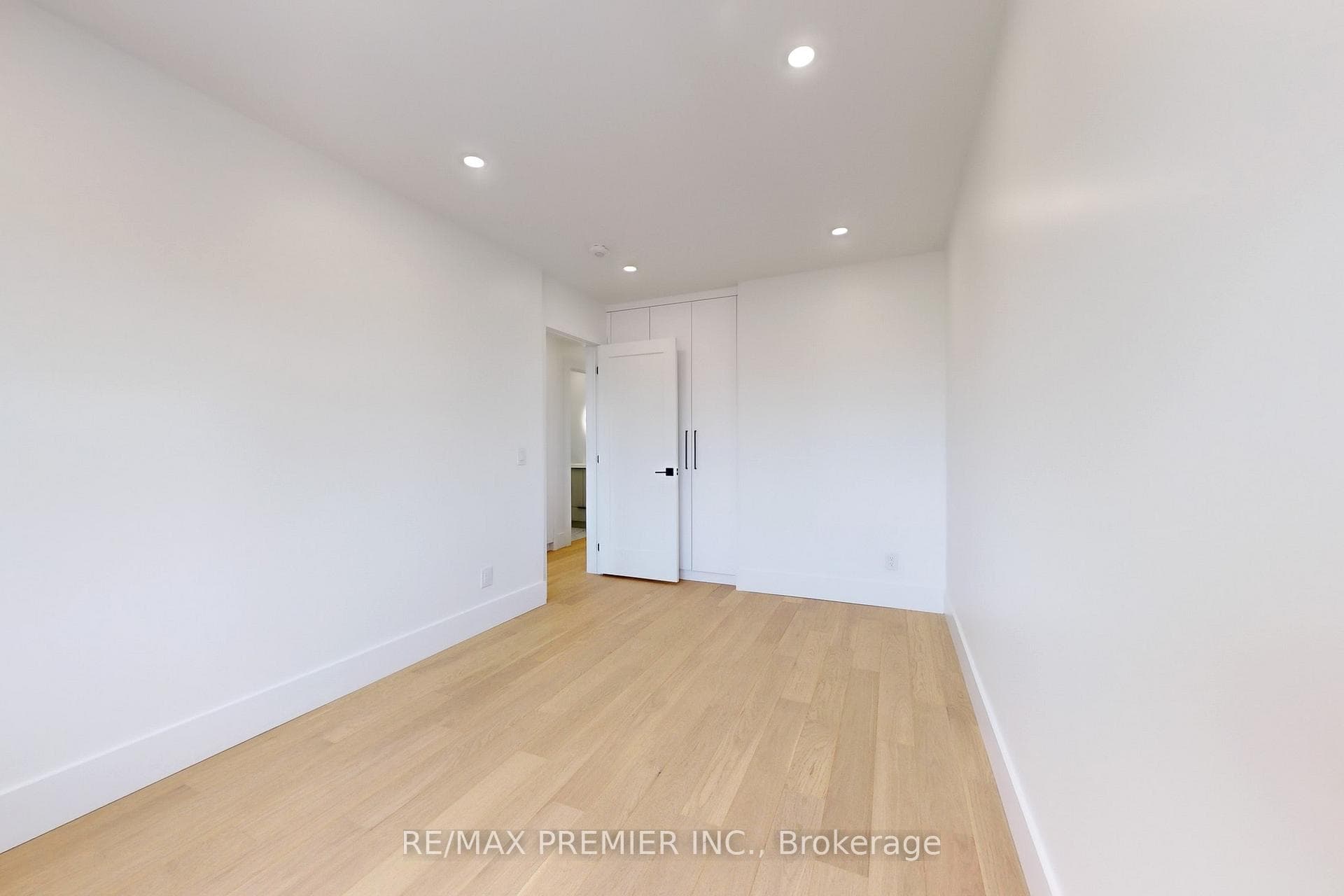 148 Lambton Avenue Unit 2 (Upper) photo 15