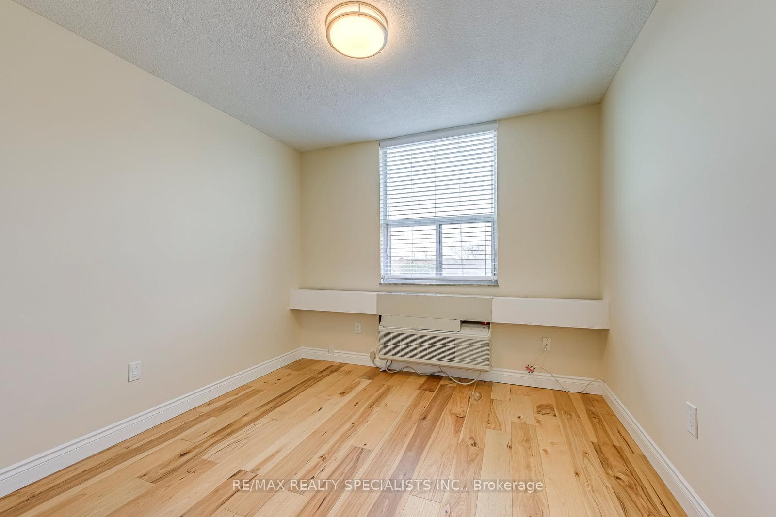 966 Inverhouse Drive Unit 405 photo 36