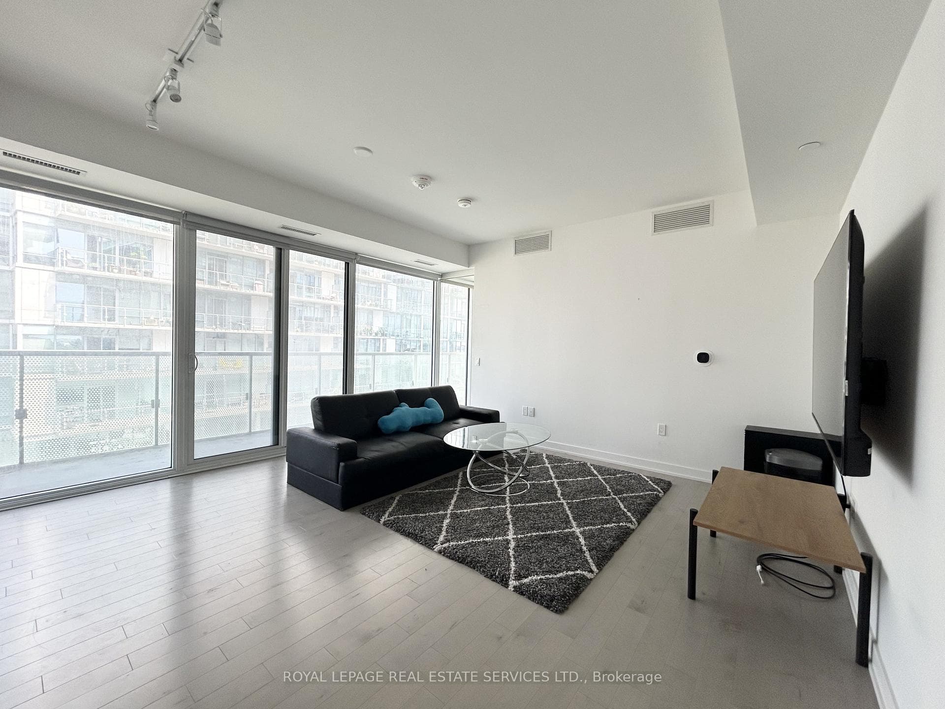 15 Queens Quay Unit 607 photo 8