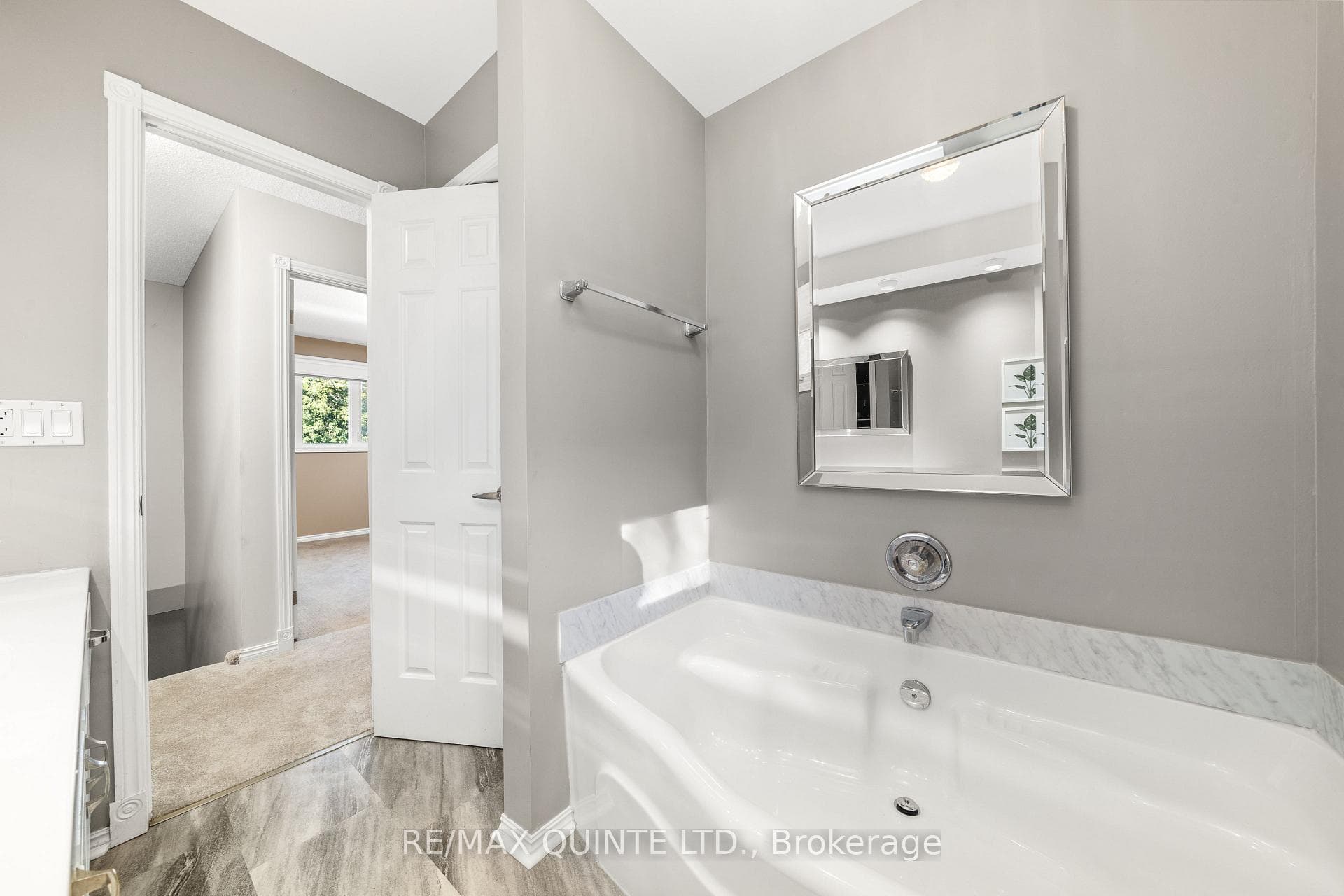 46 Grosvenor Drive photo 26
