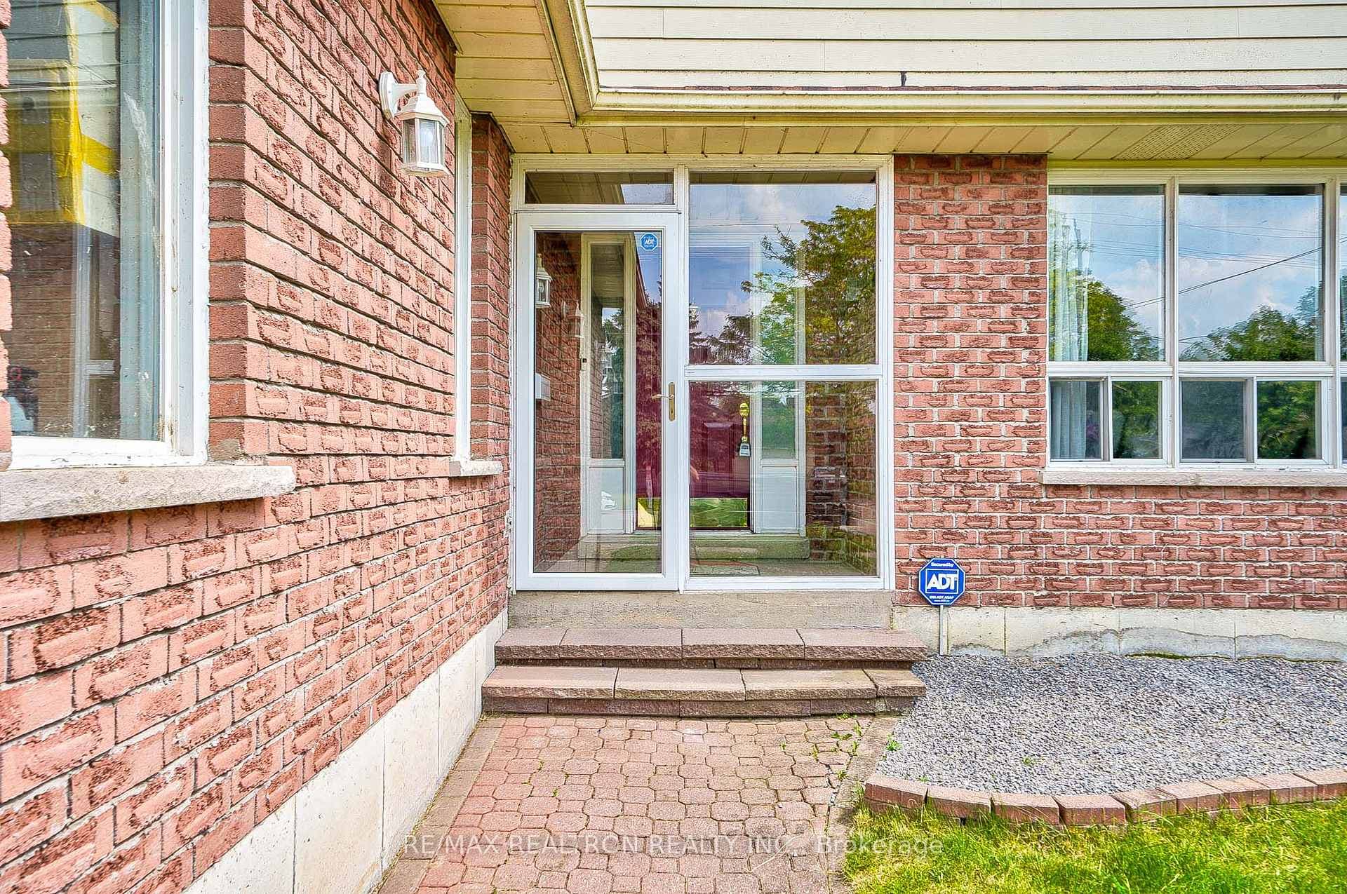 87 Riverglen Drive photo 2