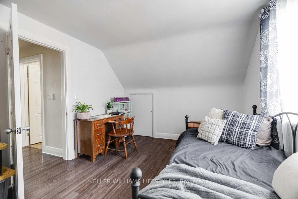 380 Avondale Road photo 13