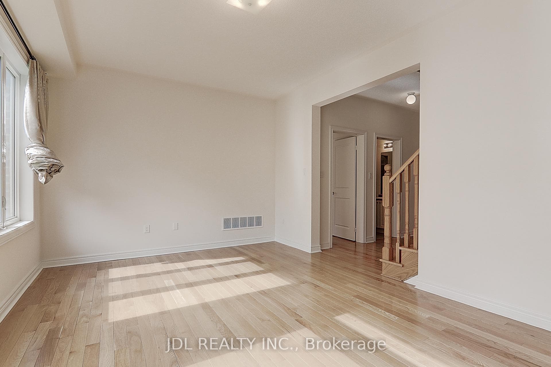 10 CAINE Street photo 14