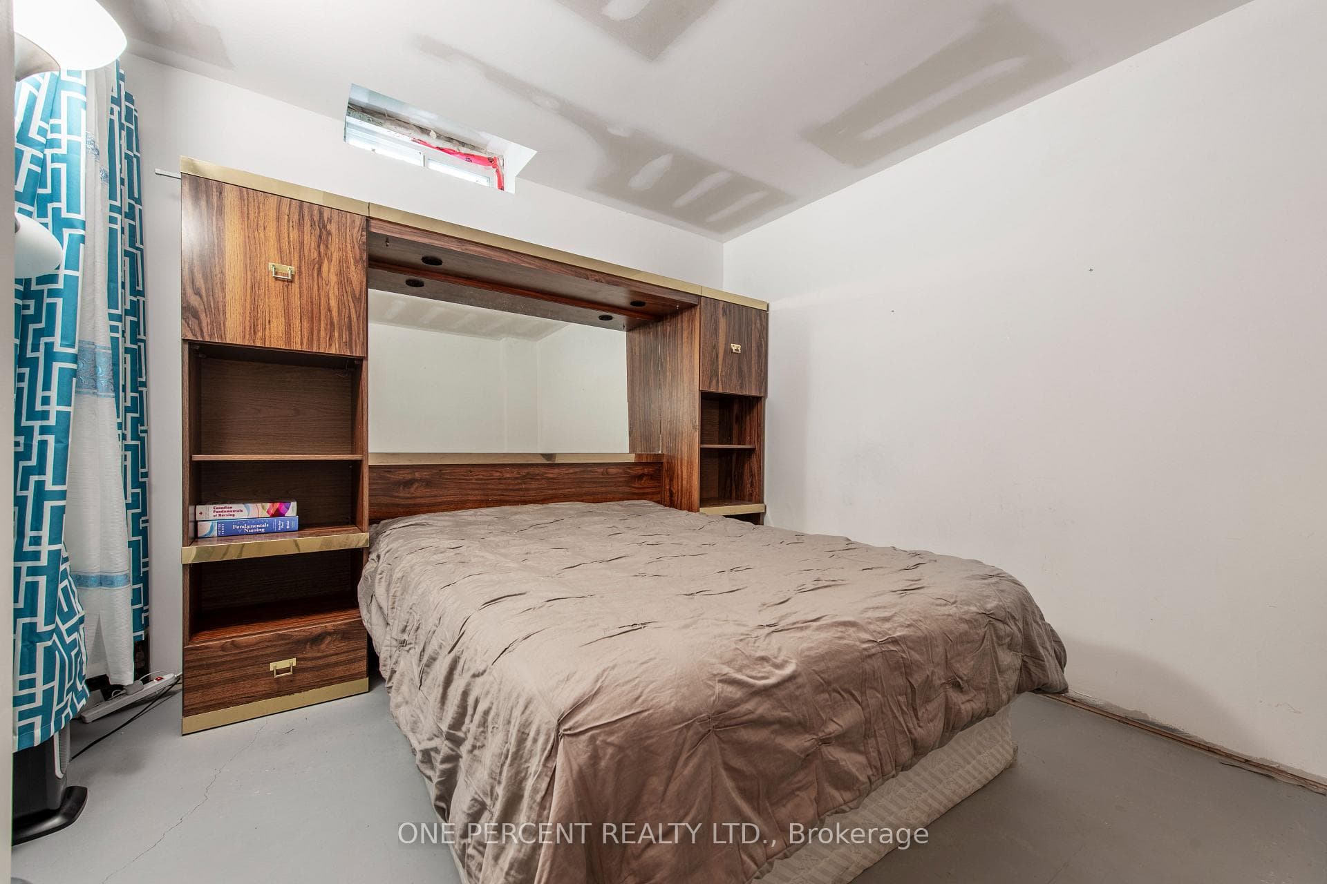 360 Armstrong Street photo 32