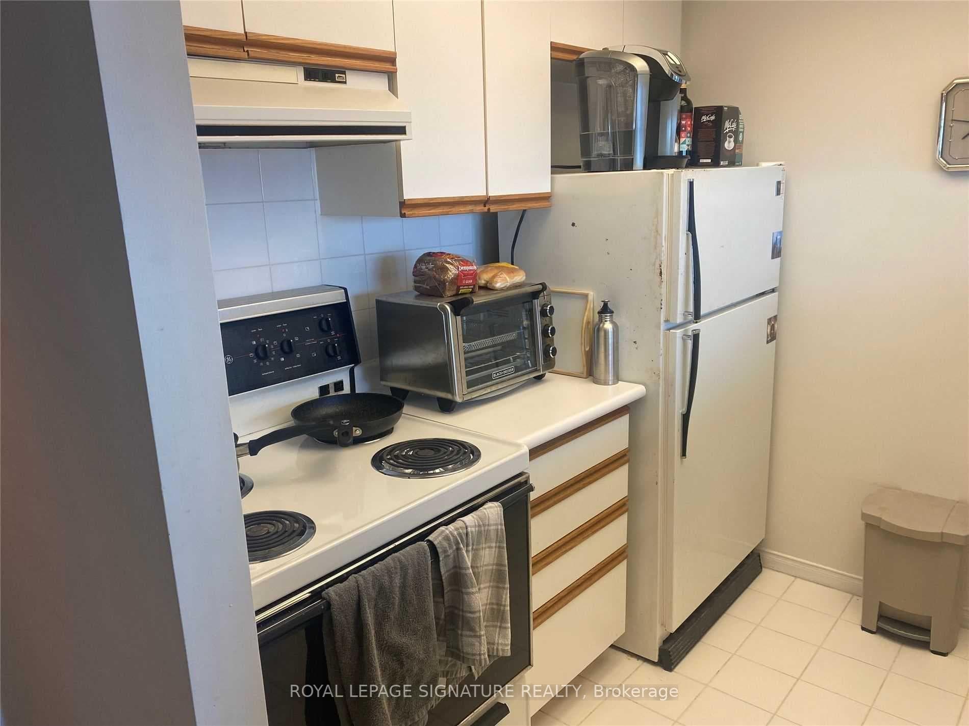99 Harbour Square Unit 3005 photo 1