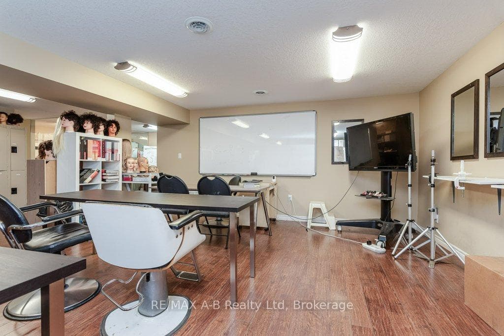 4 MC FARLANE Street photo 39