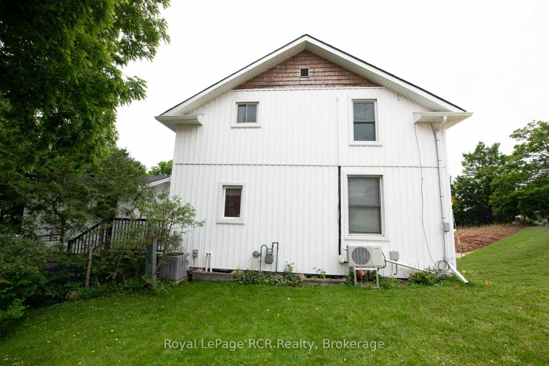 21 ARTHUR STREET WEST Street Unit A & B & C photo 4