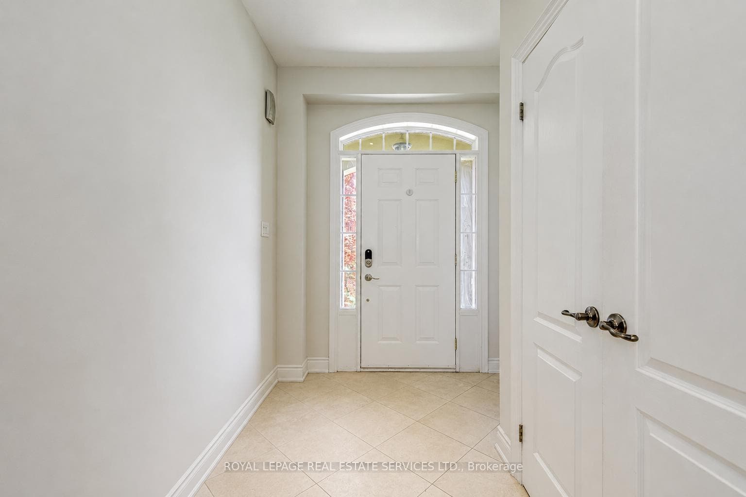 2473 Tesla Crescent photo 4