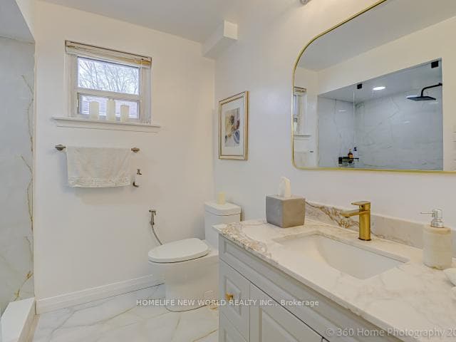 643 Irwin Crescent photo 20