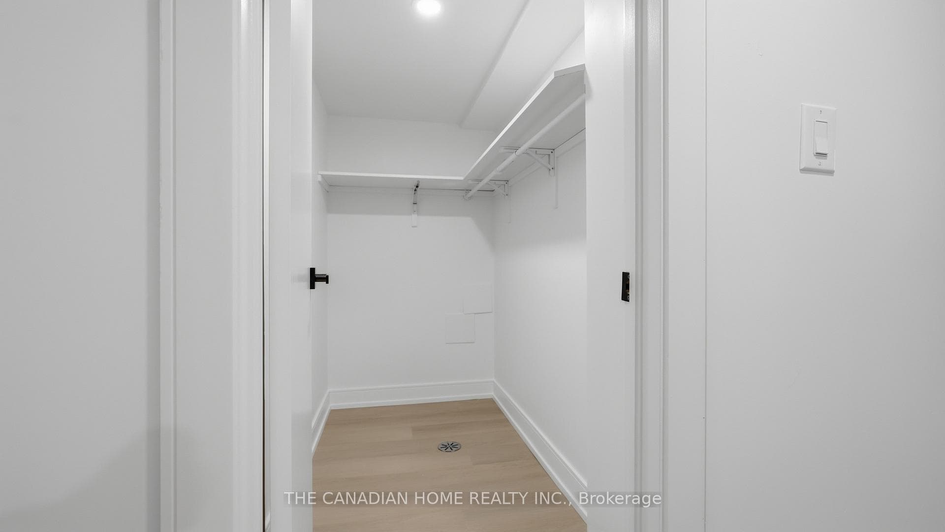 6041 Cadham Street photo 29