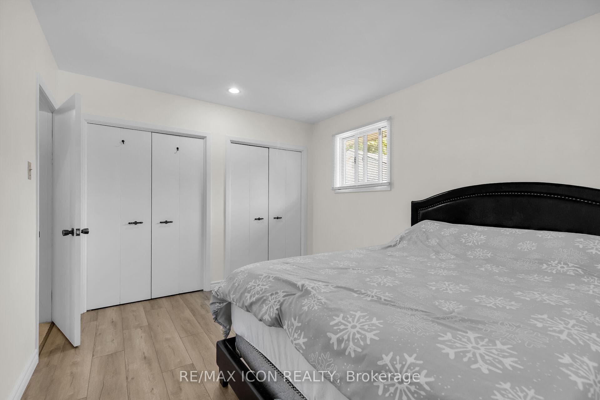 1257 Glenora Drive photo 14
