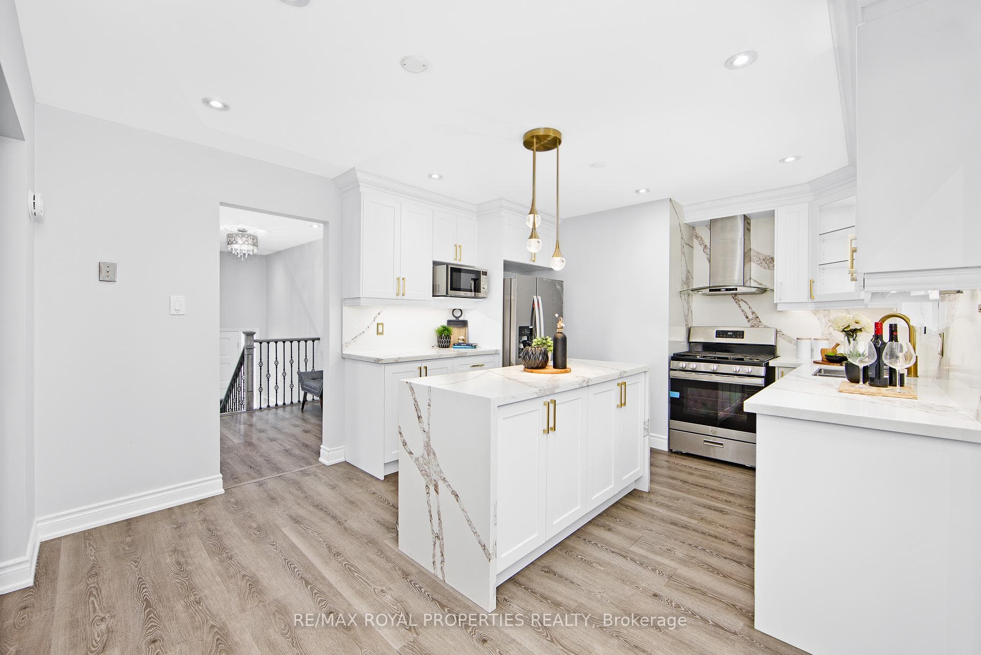 560 Bristol Road photo 11