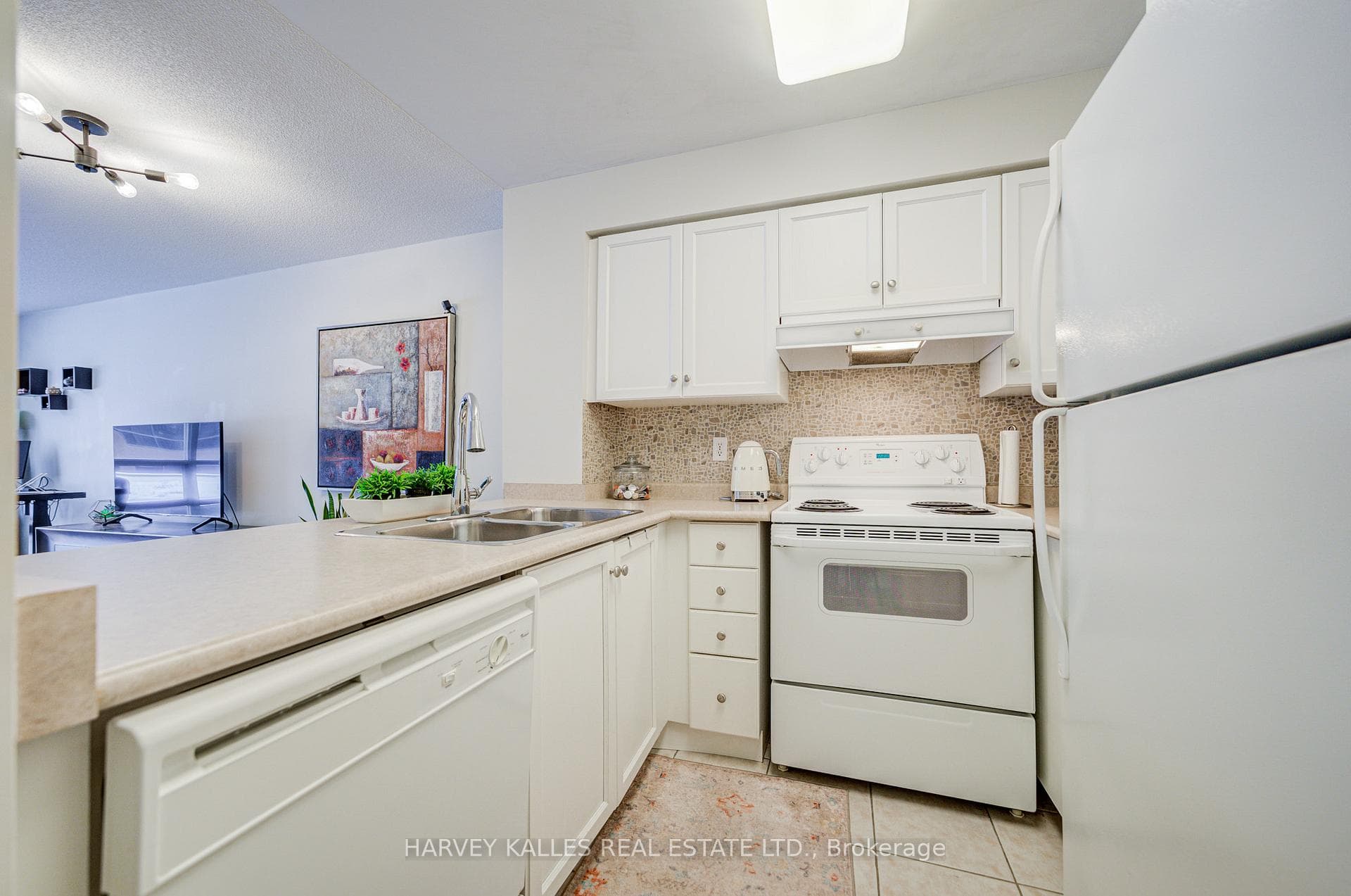43 Eglinton Avenue Unit 902 photo 16