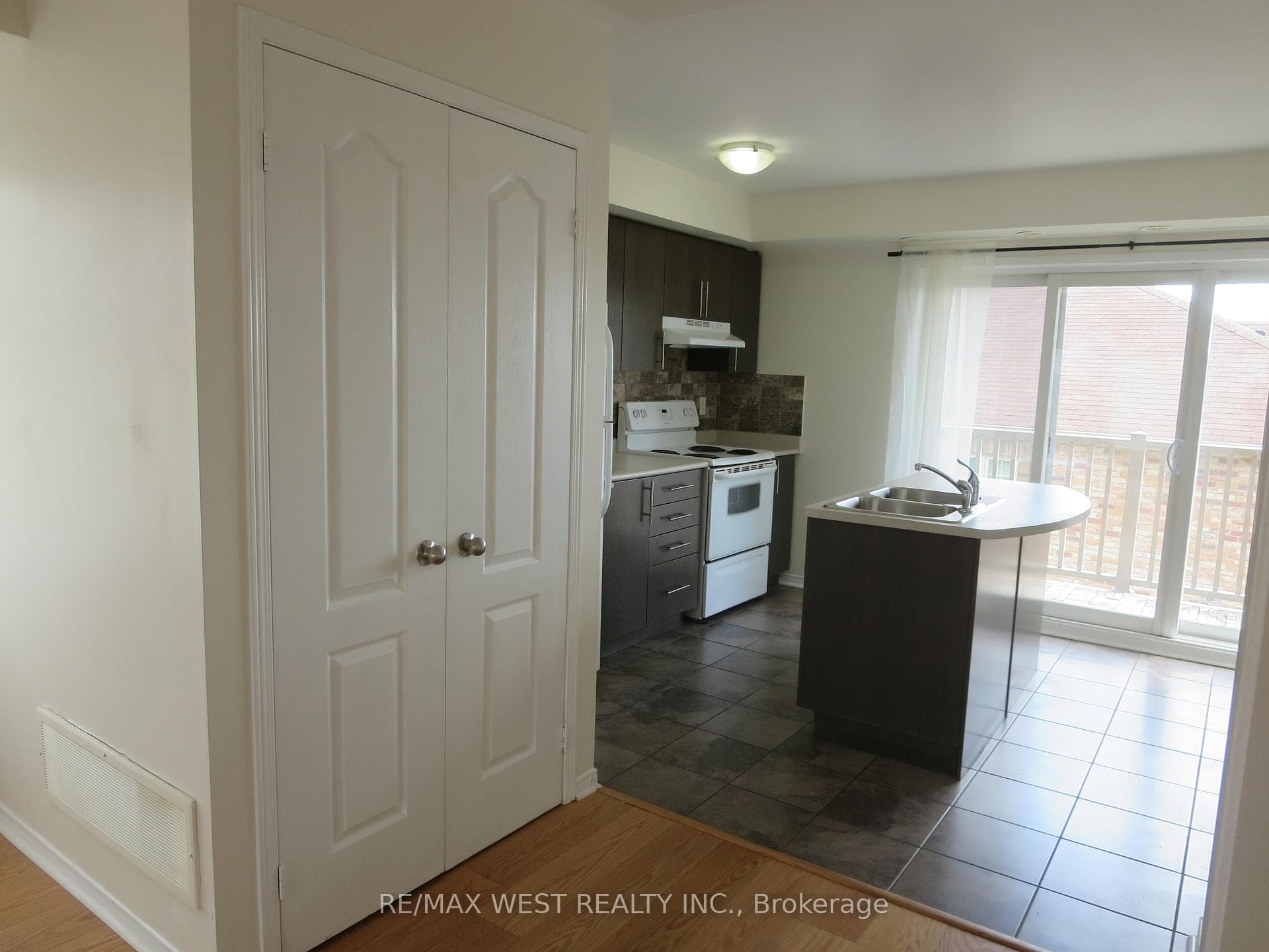 5615 Oscar Peterson Boulevard Unit 8 photo 11