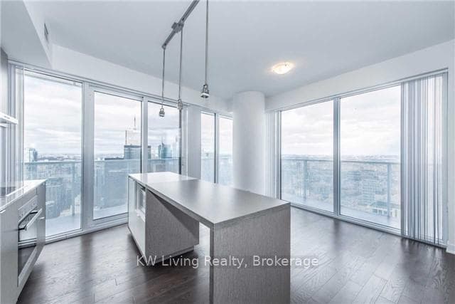 88 Harbour Street Unit 7304 photo 3