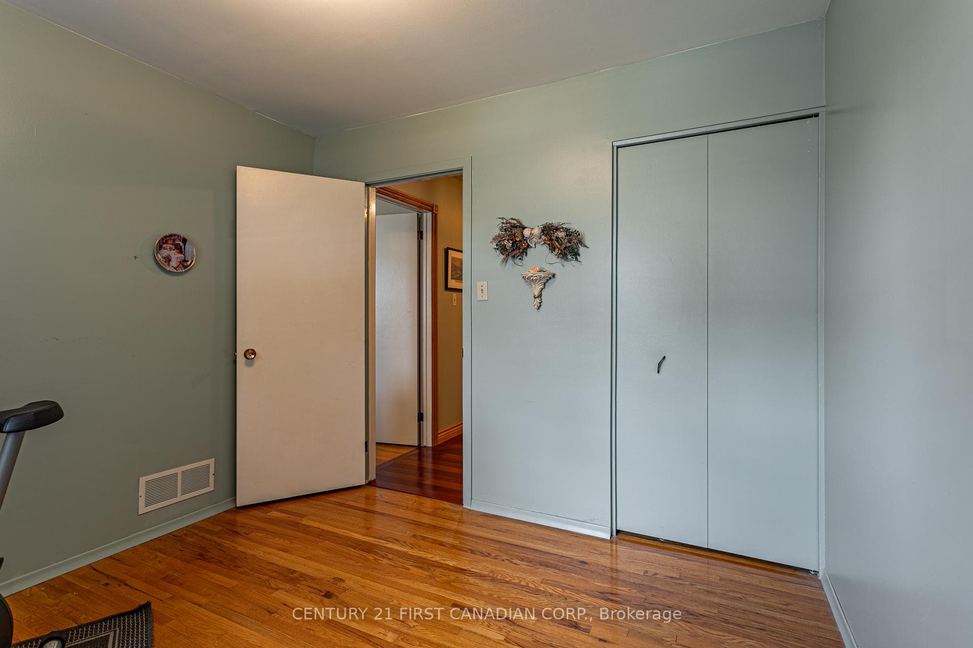 219 Stanley Street photo 22
