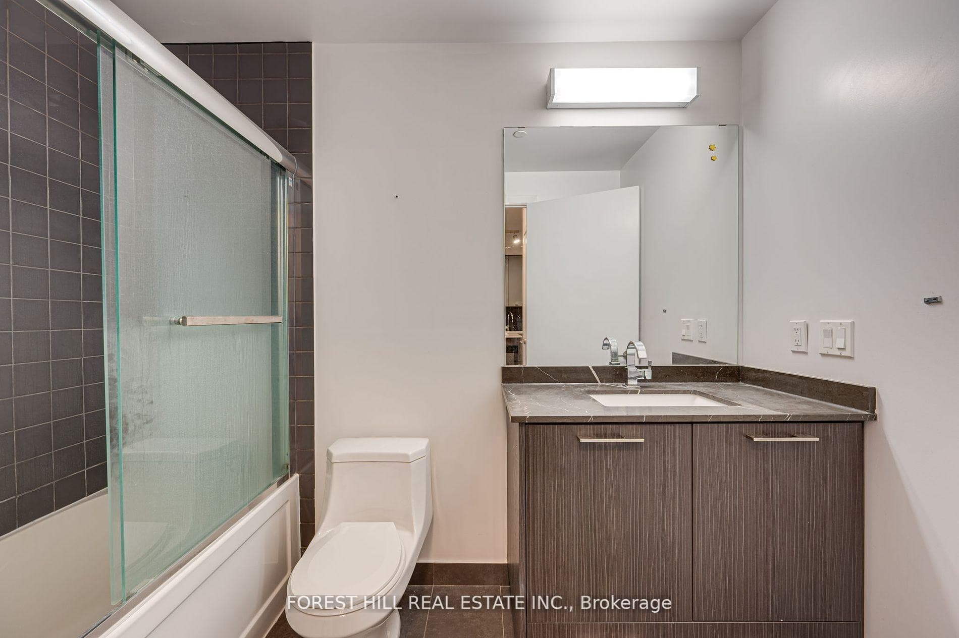 9471 Yonge Street Unit 1614 photo 11