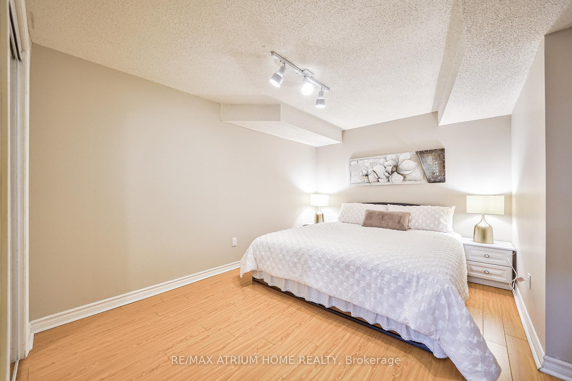 28 Mandel Crescent photo 32