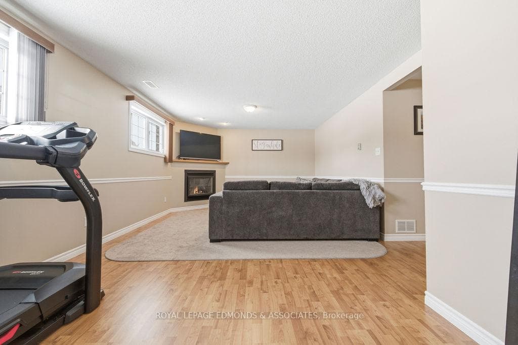 63 Meadowview Drive photo 29