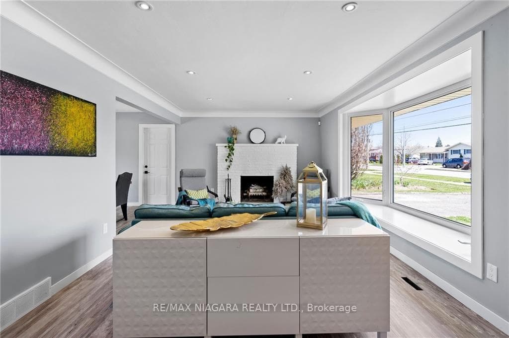 227 Lakeshore Road photo 15