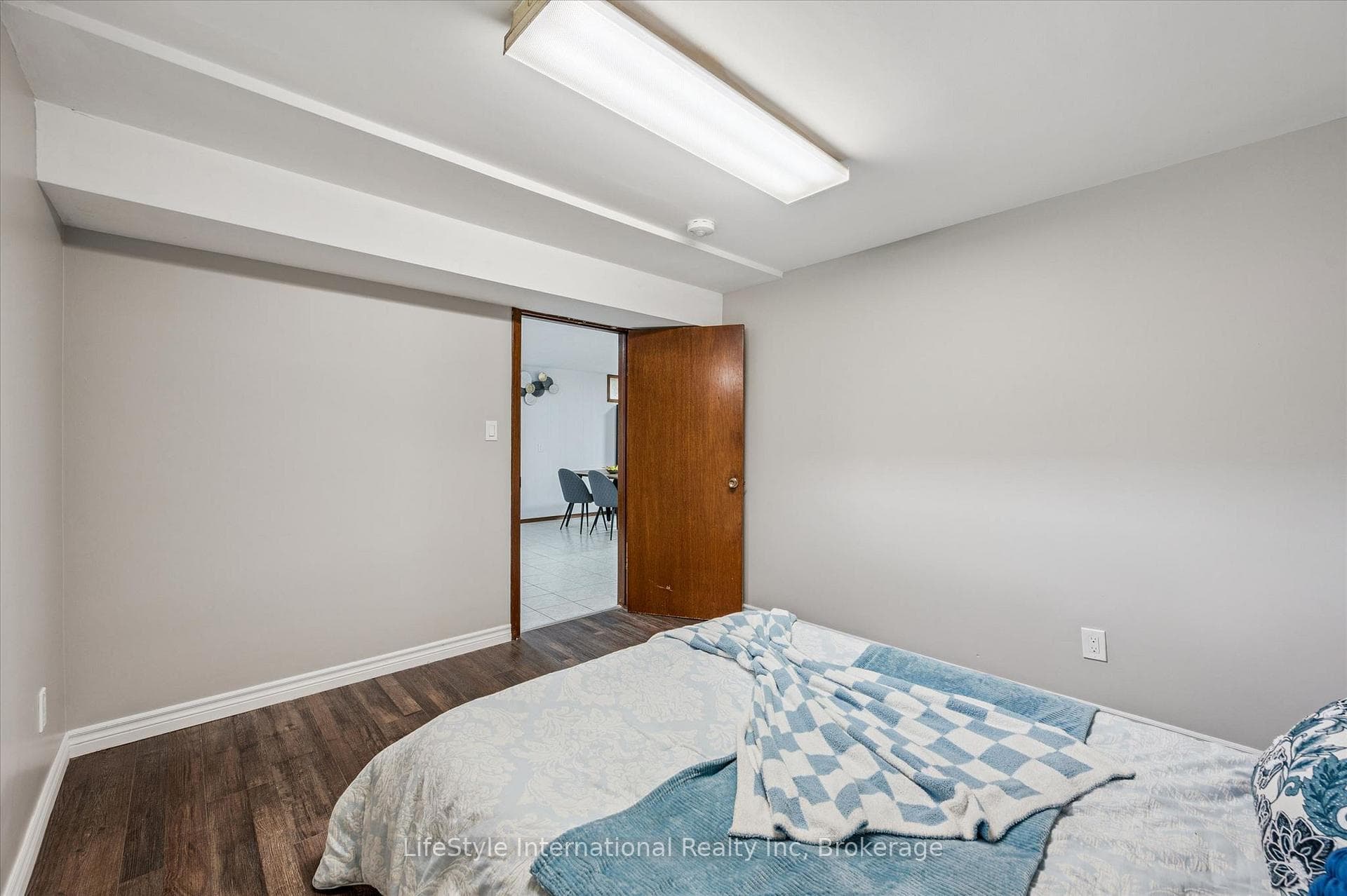 113 Applewood Crescent photo 31