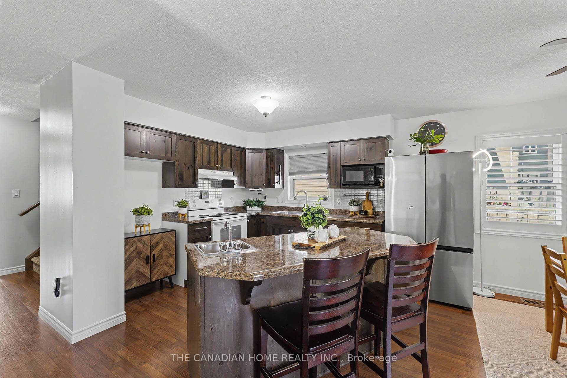 219 PICTON Street photo 11