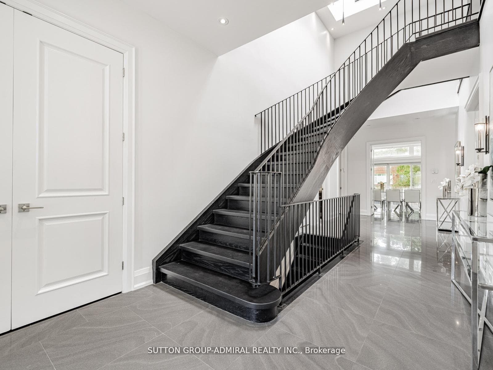 11 Frontenac Avenue photo 3