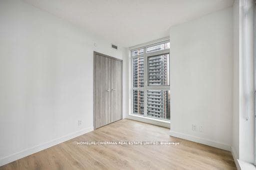 38 Widmer Street Unit 3907 photo 14