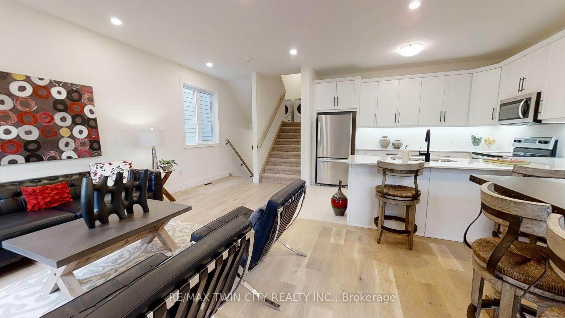 971 Deveron Crescent photo 11