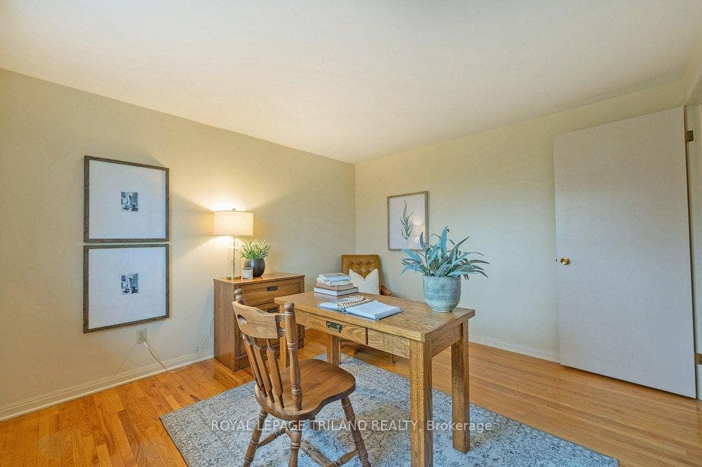 1111 Viscount Road photo 28