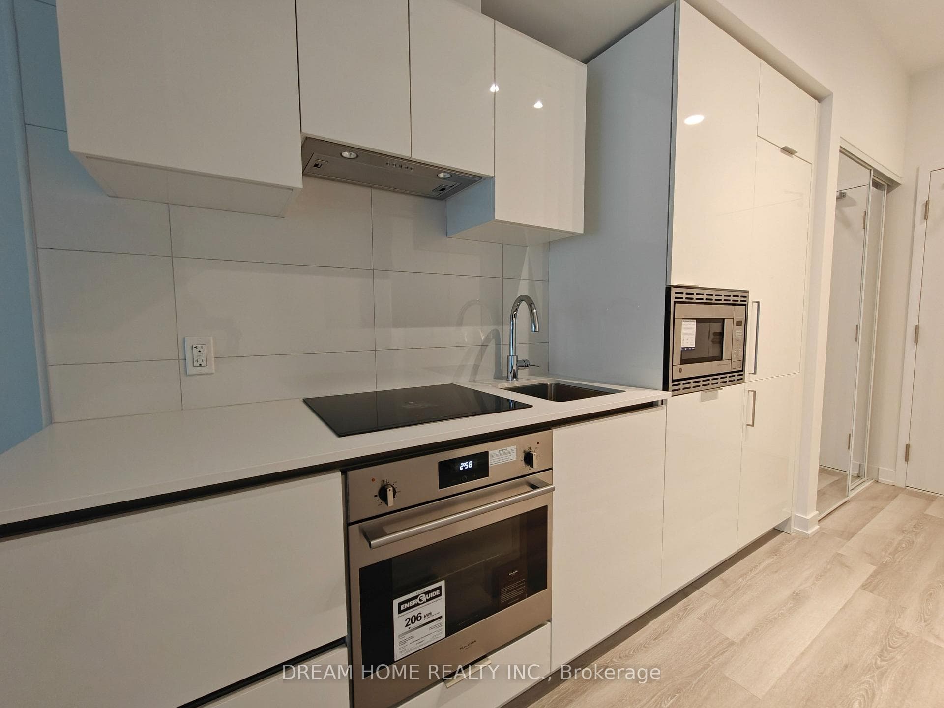 238 Simcoe Street Unit 1107 photo 9