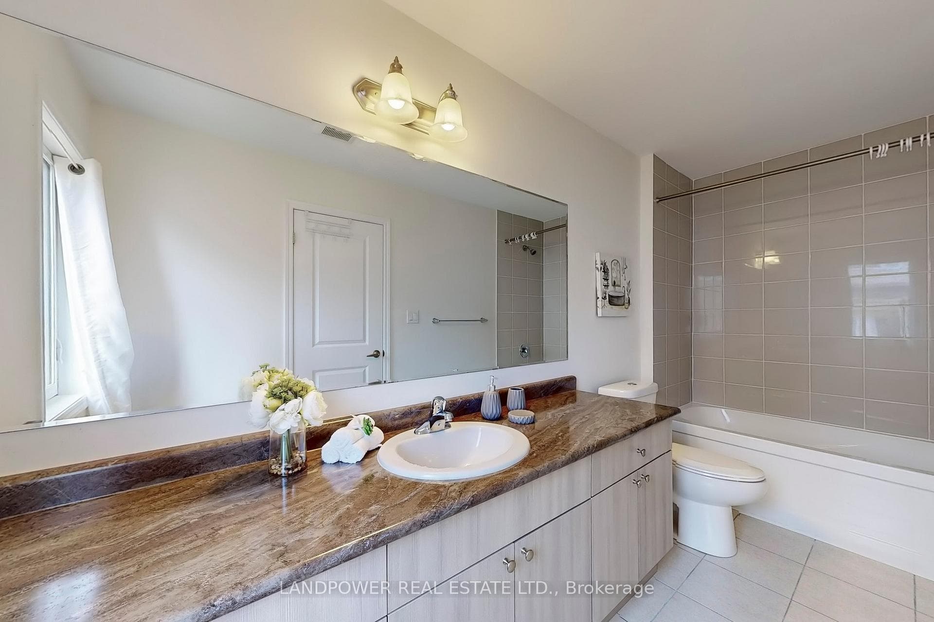 100 Hutt Crescent photo 22