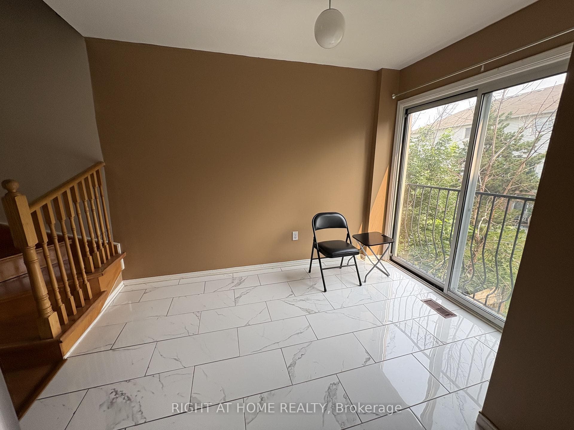 5030 Heatherleigh Avenue Unit 127 photo 9