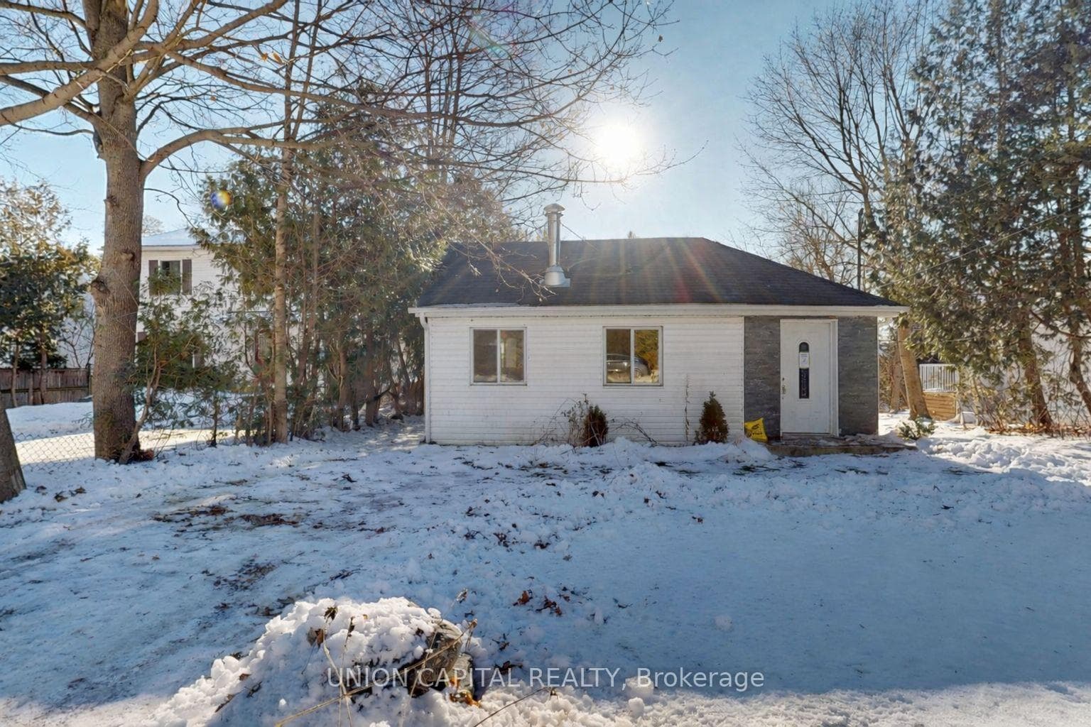 27 Connor Drive photo 1