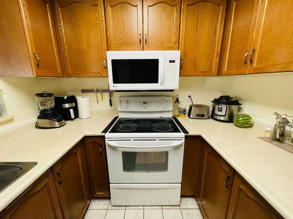 2880 Headon Forest Drive Unit 11 photo 10