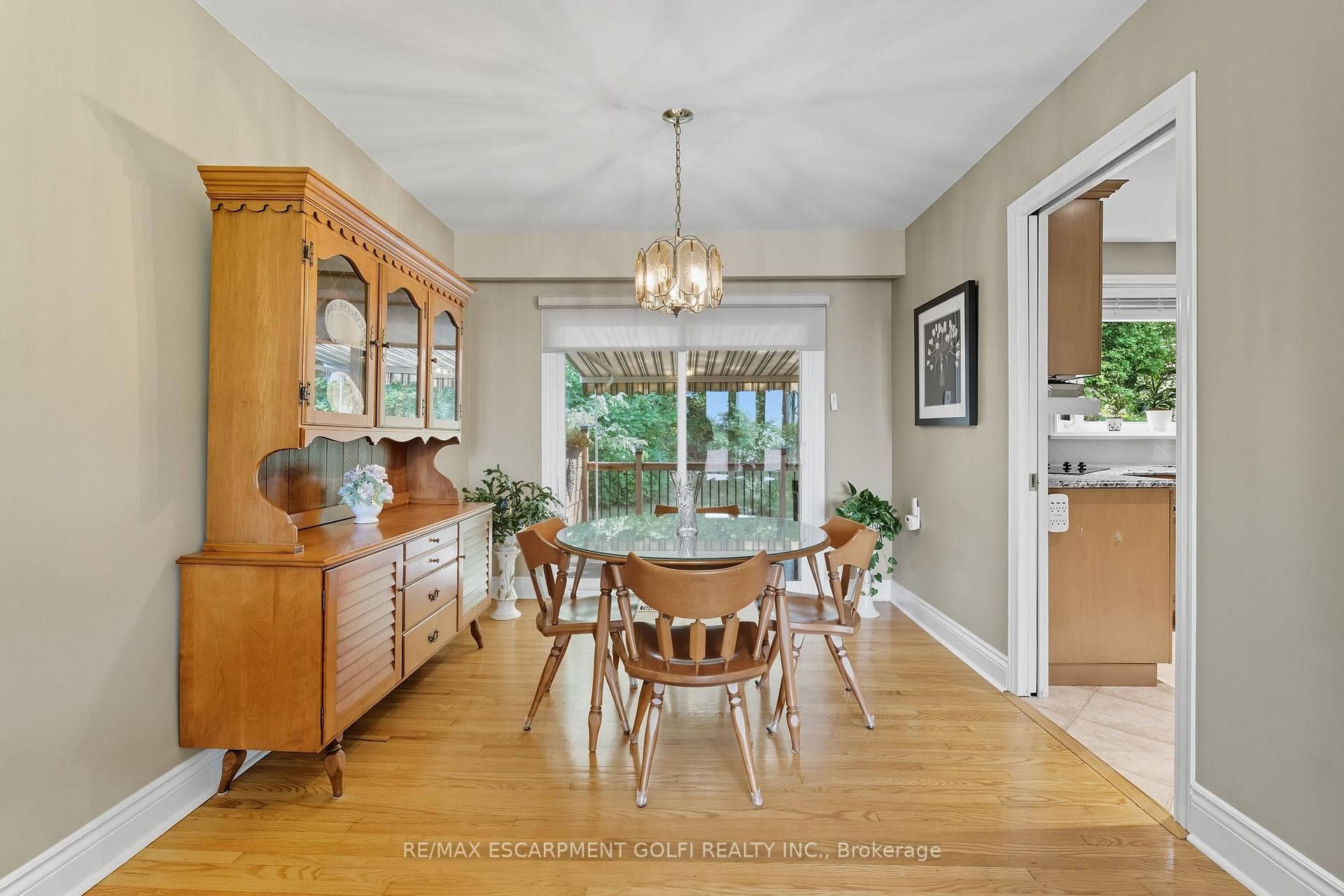 894 Bishop Place photo 11