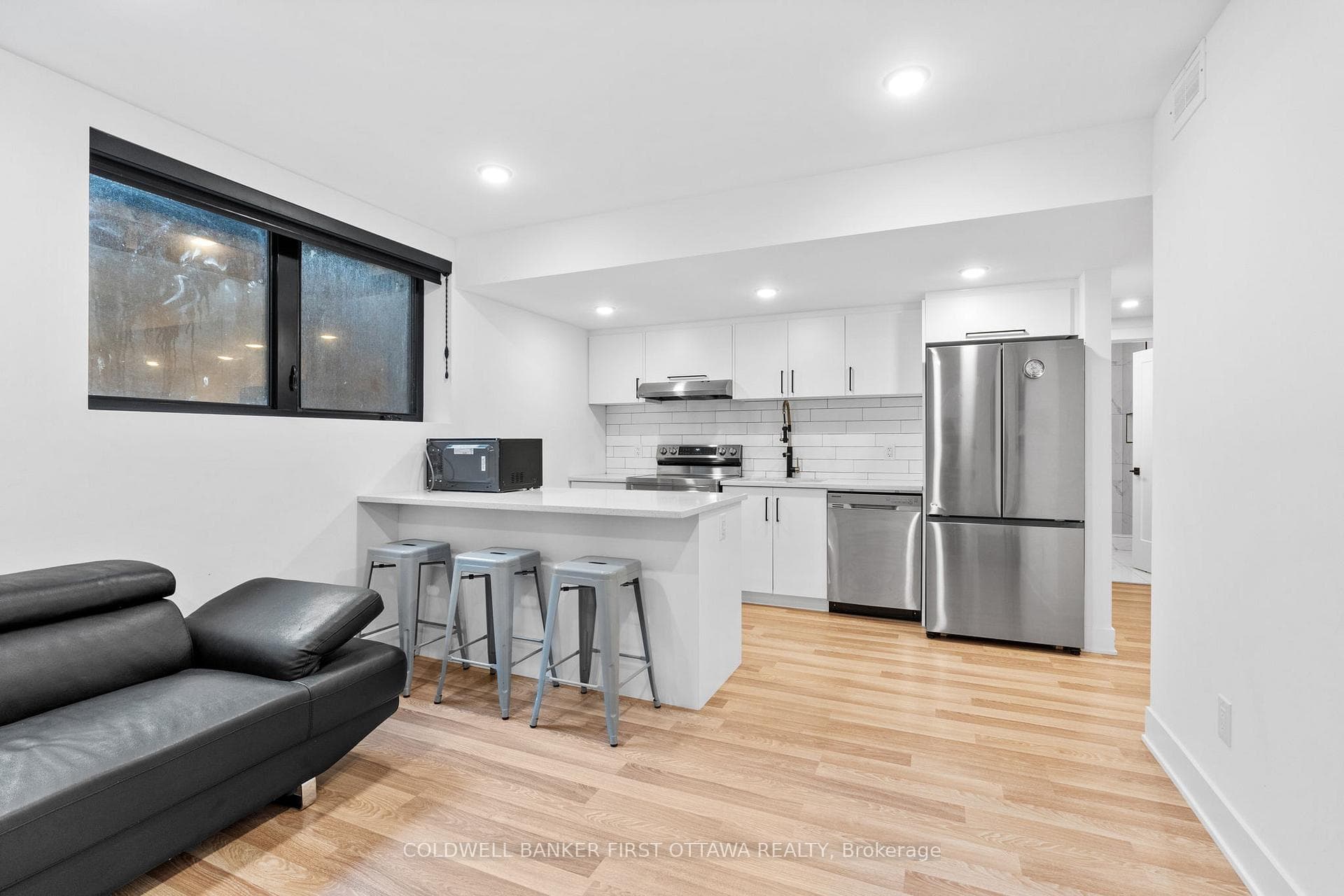 1124 Normandy Crescent photo 37