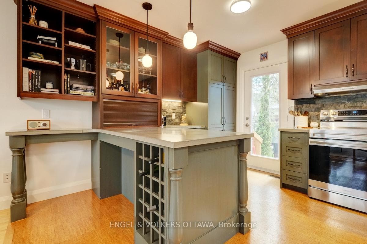 1812 Saunderson Drive photo 14
