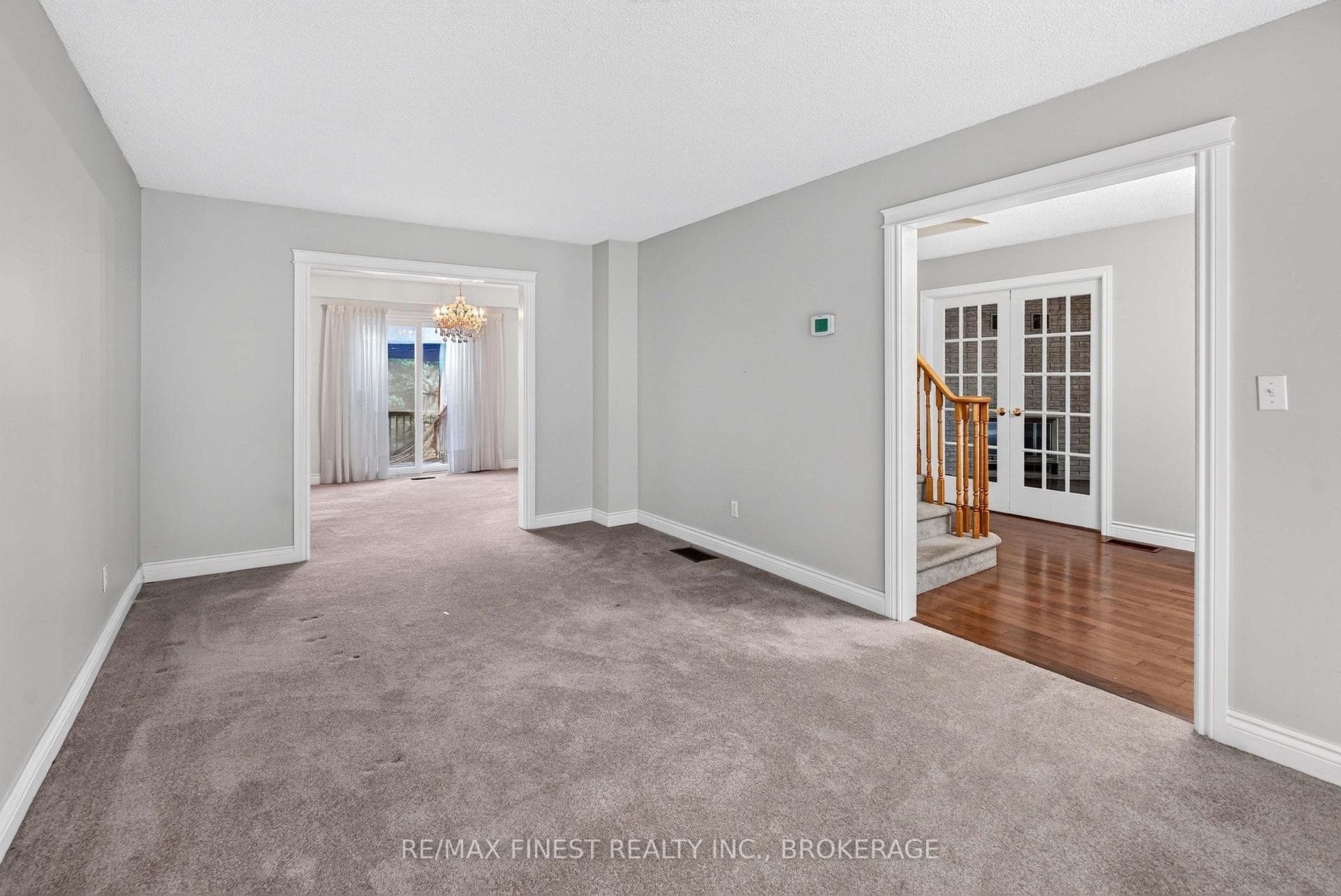 886 Bridle Path Crescent photo 5