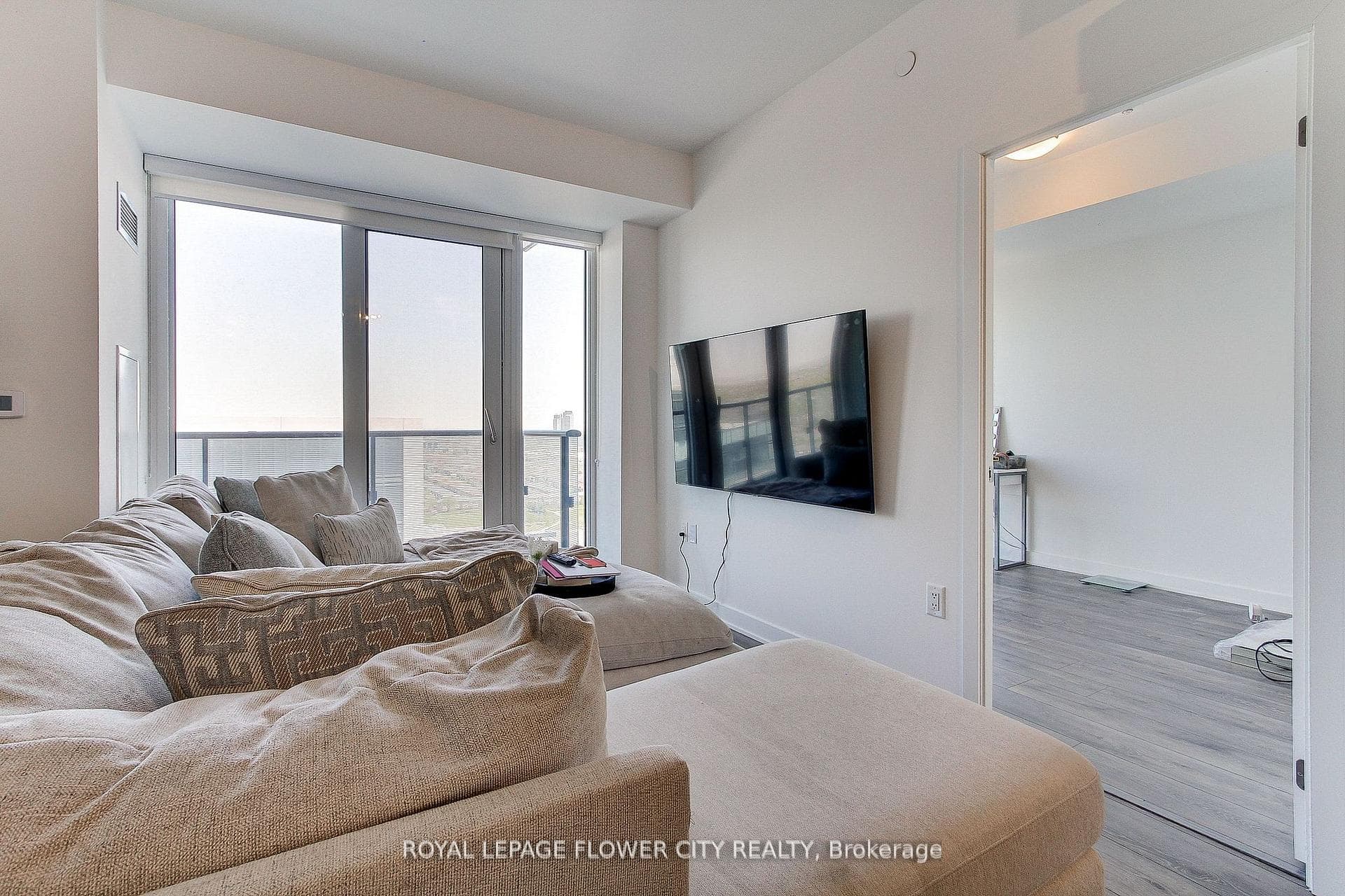 95 Oneida Crescent Unit 2305 photo 4