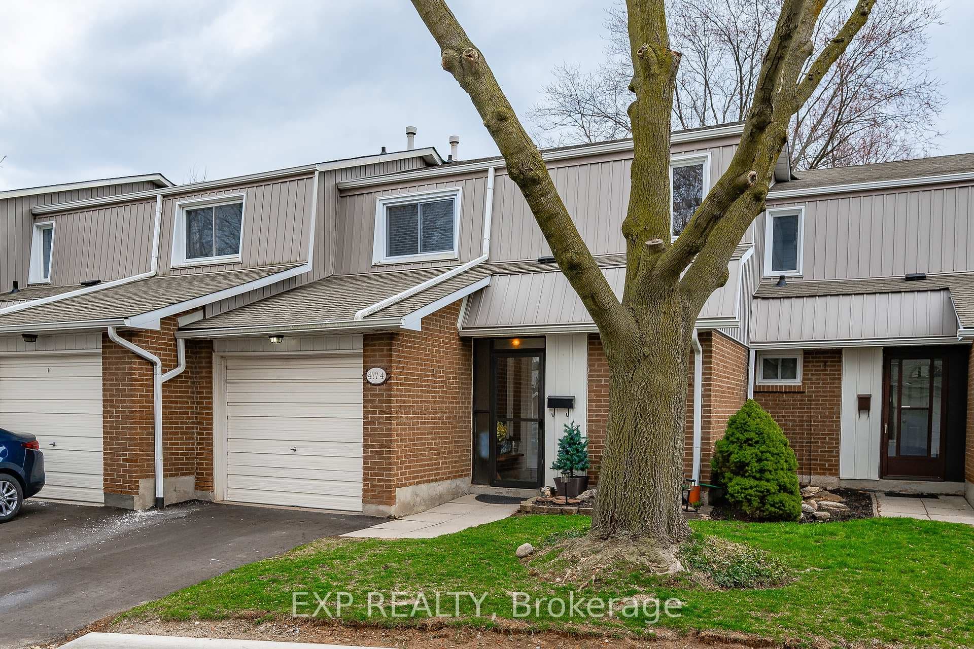 477 Woodview Road Unit 4 photo 2