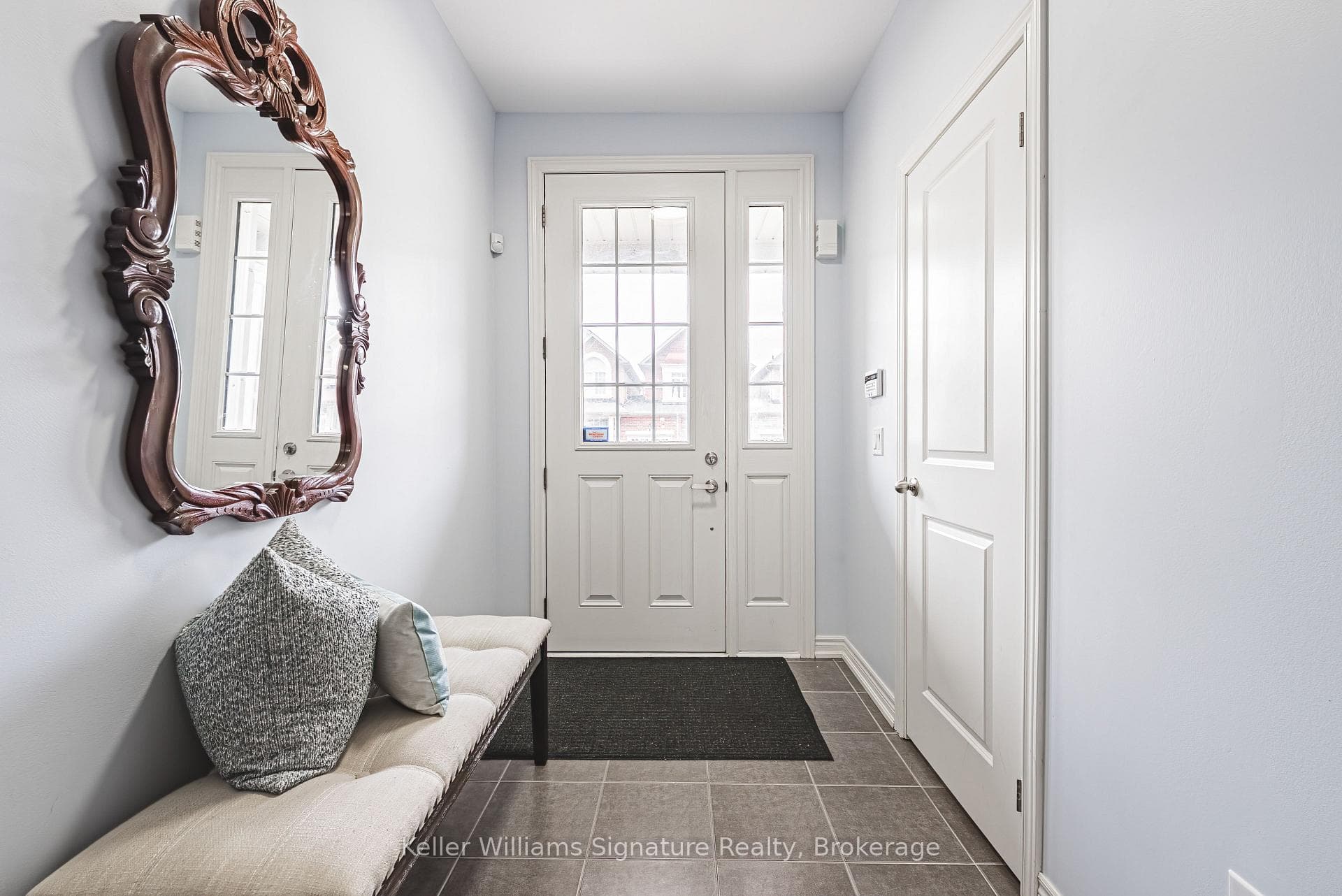 27 Dufay Road photo 3