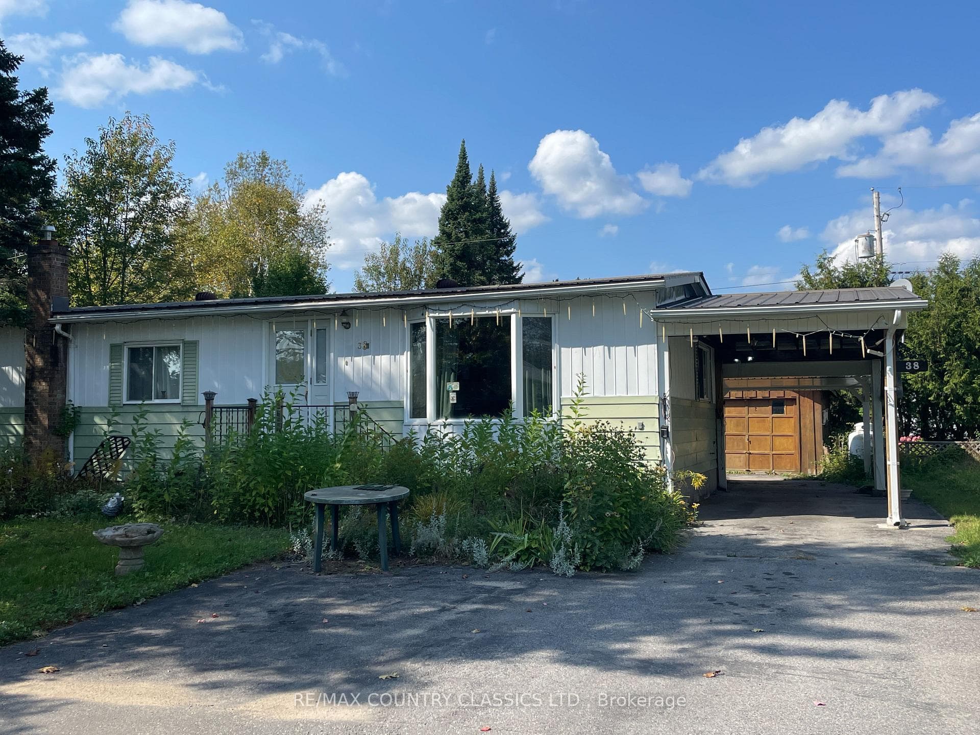 38 Great Oak Street photo 32